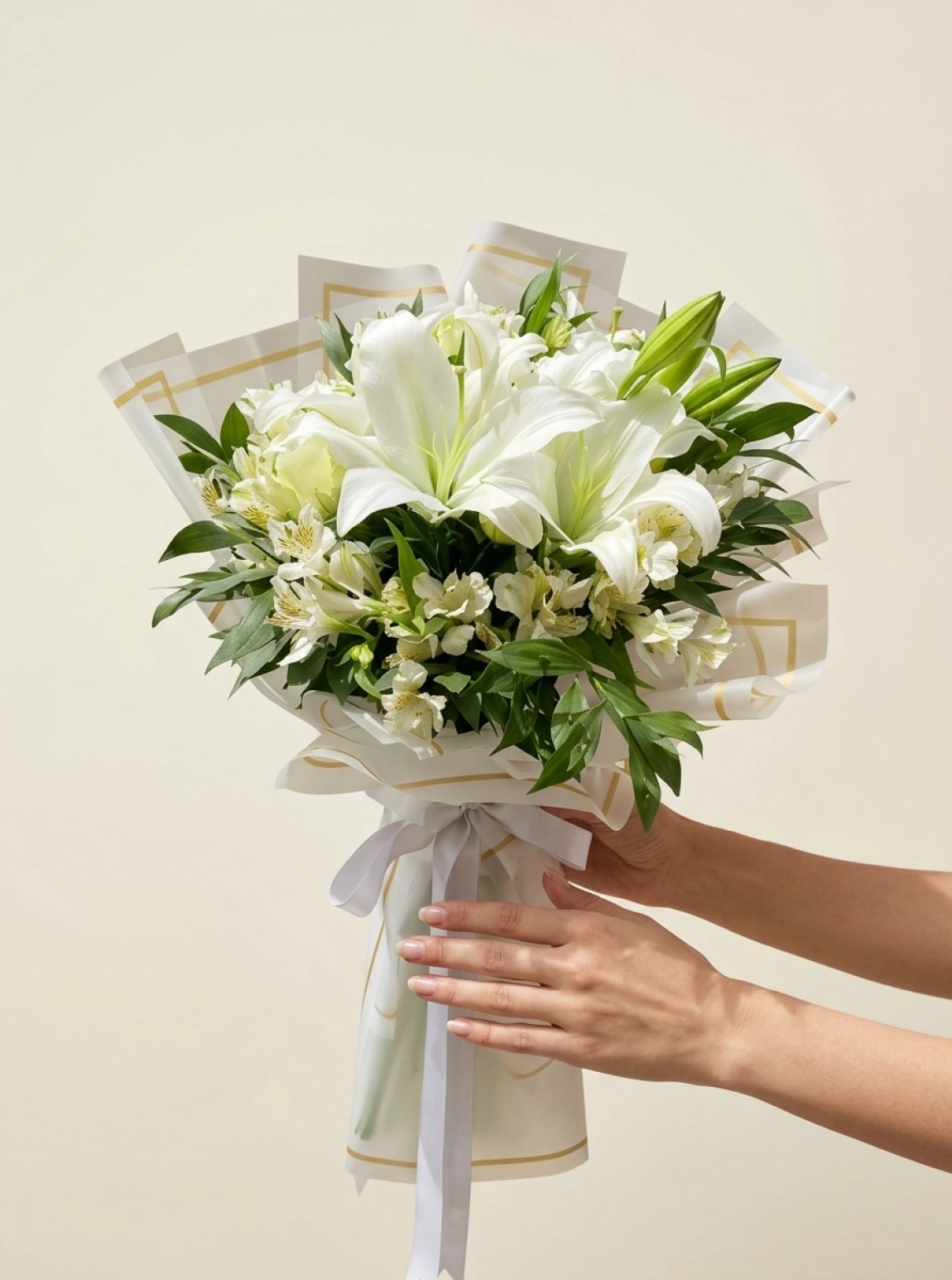 Beyaz Lilyum Ve Alstroemeria Tasarımlı Şık Buket