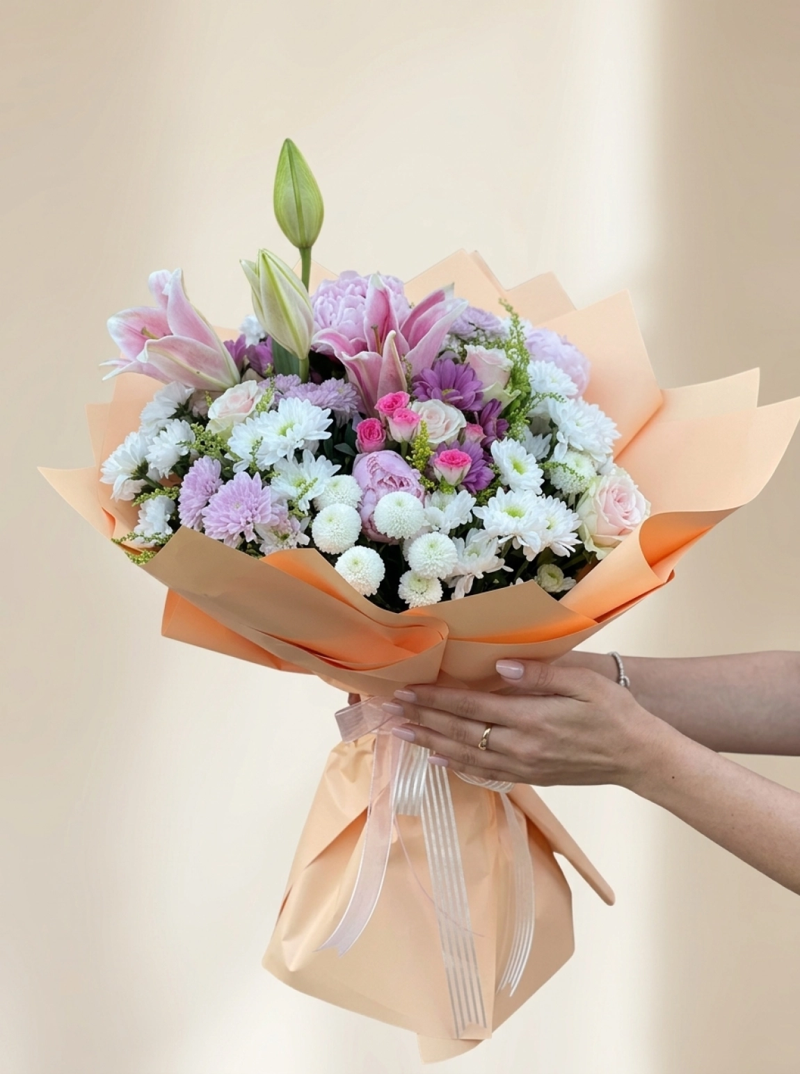 Pembe Lilyum Ve Karışık Krizantem Buketi